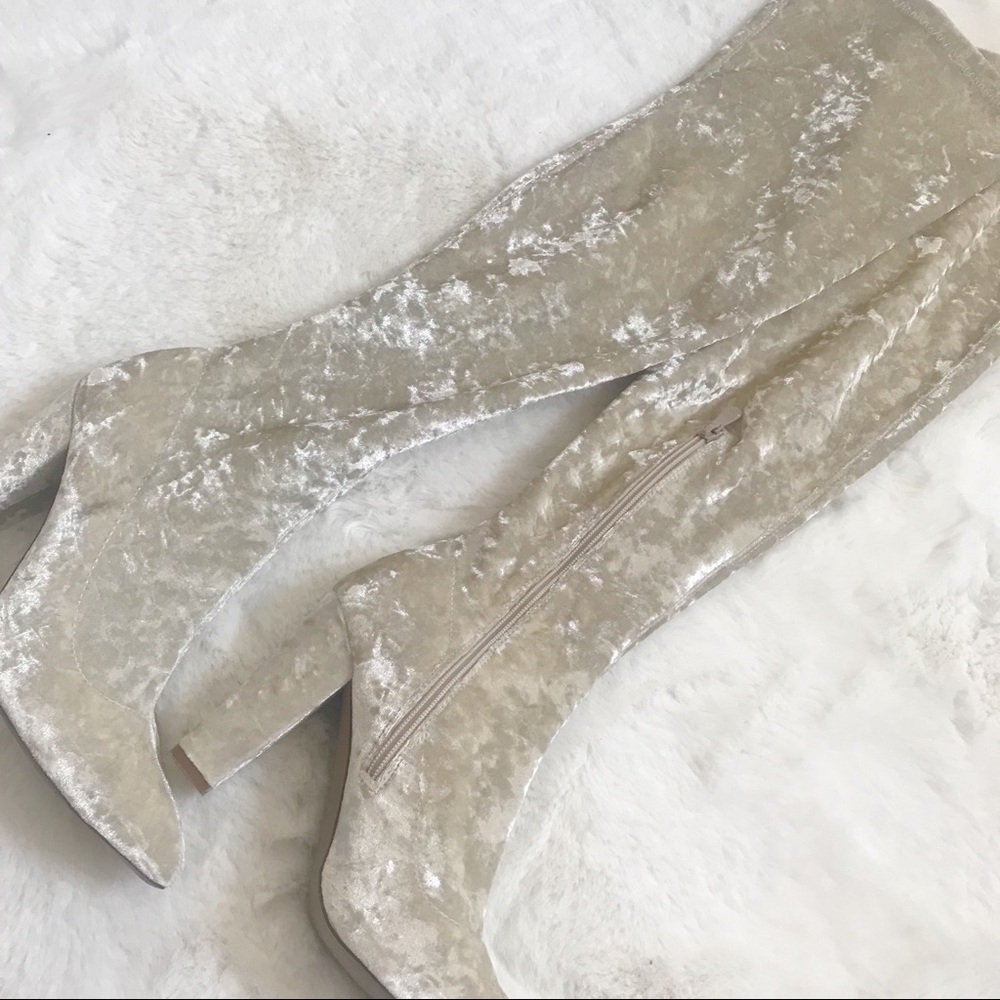 MUST GO💗Cream crushed velvet thigh high boots🤍
